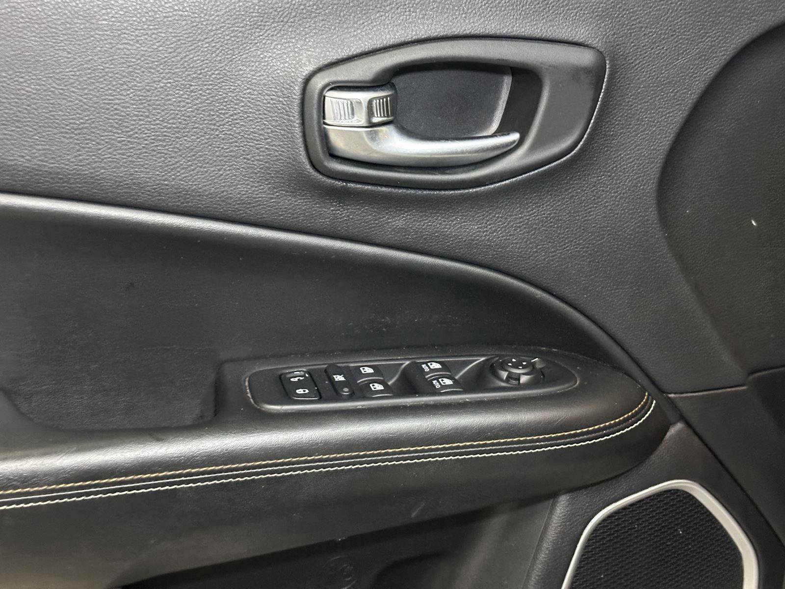 Used 2019 Jeep Compass Latitude w/ Popular Equipment Group AWD/4WD image 21