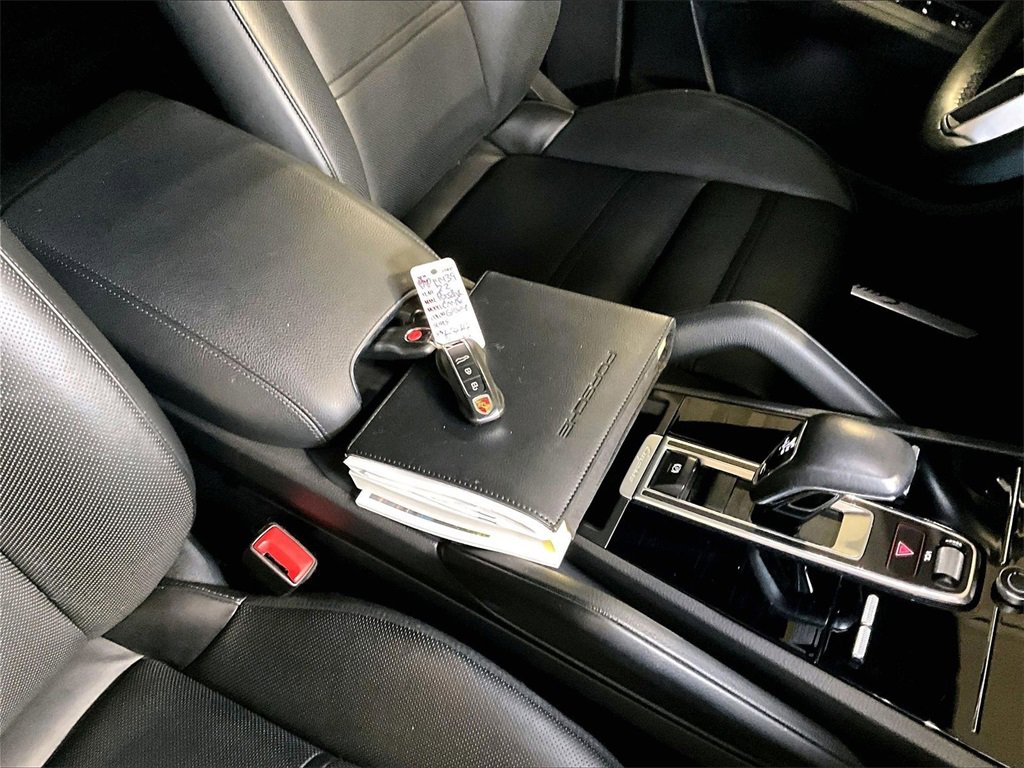 Certified 2022 Porsche Cayenne E-Hybrid image 16