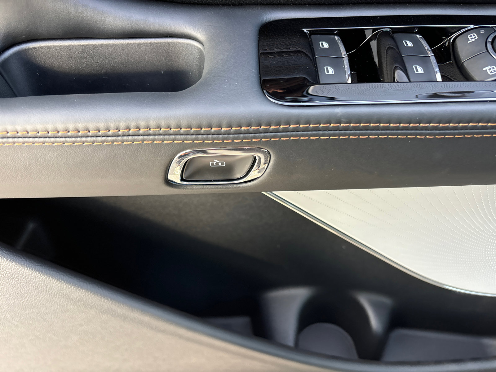 New 2025 Lincoln Aviator Black Label w/ Jet Appearance Package image 14