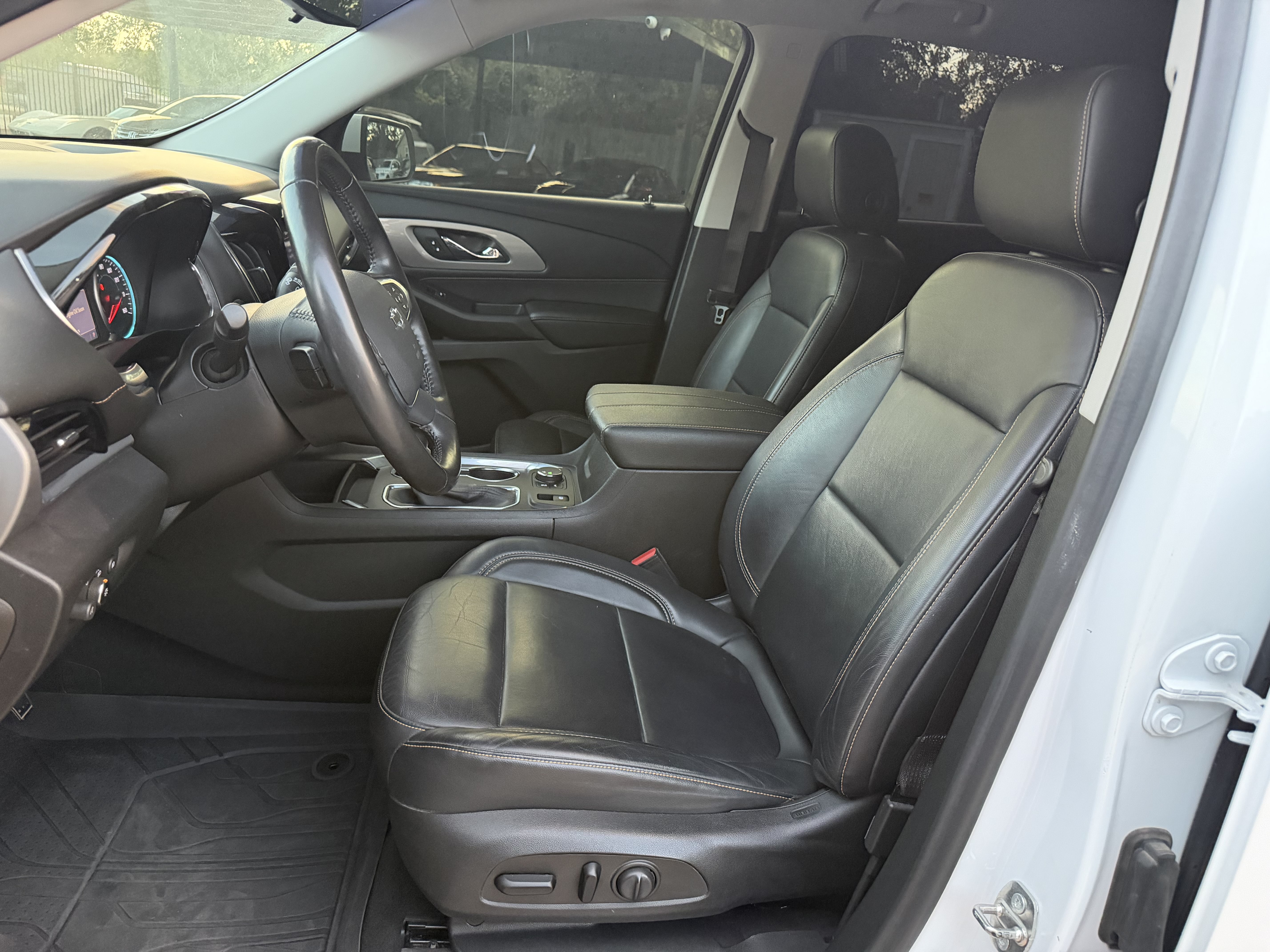 Used 2021 Chevrolet Traverse RS FWD image 15