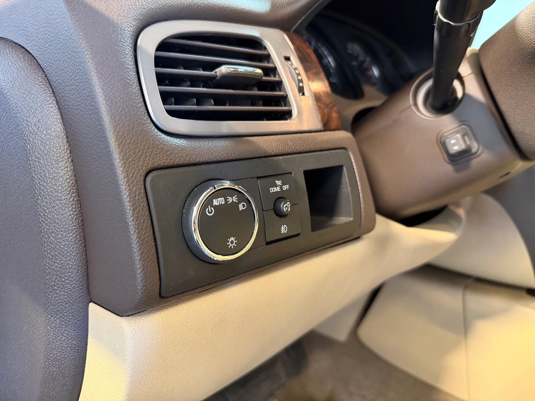 Used 2012 GMC Yukon Denali AWD/4WD image 11