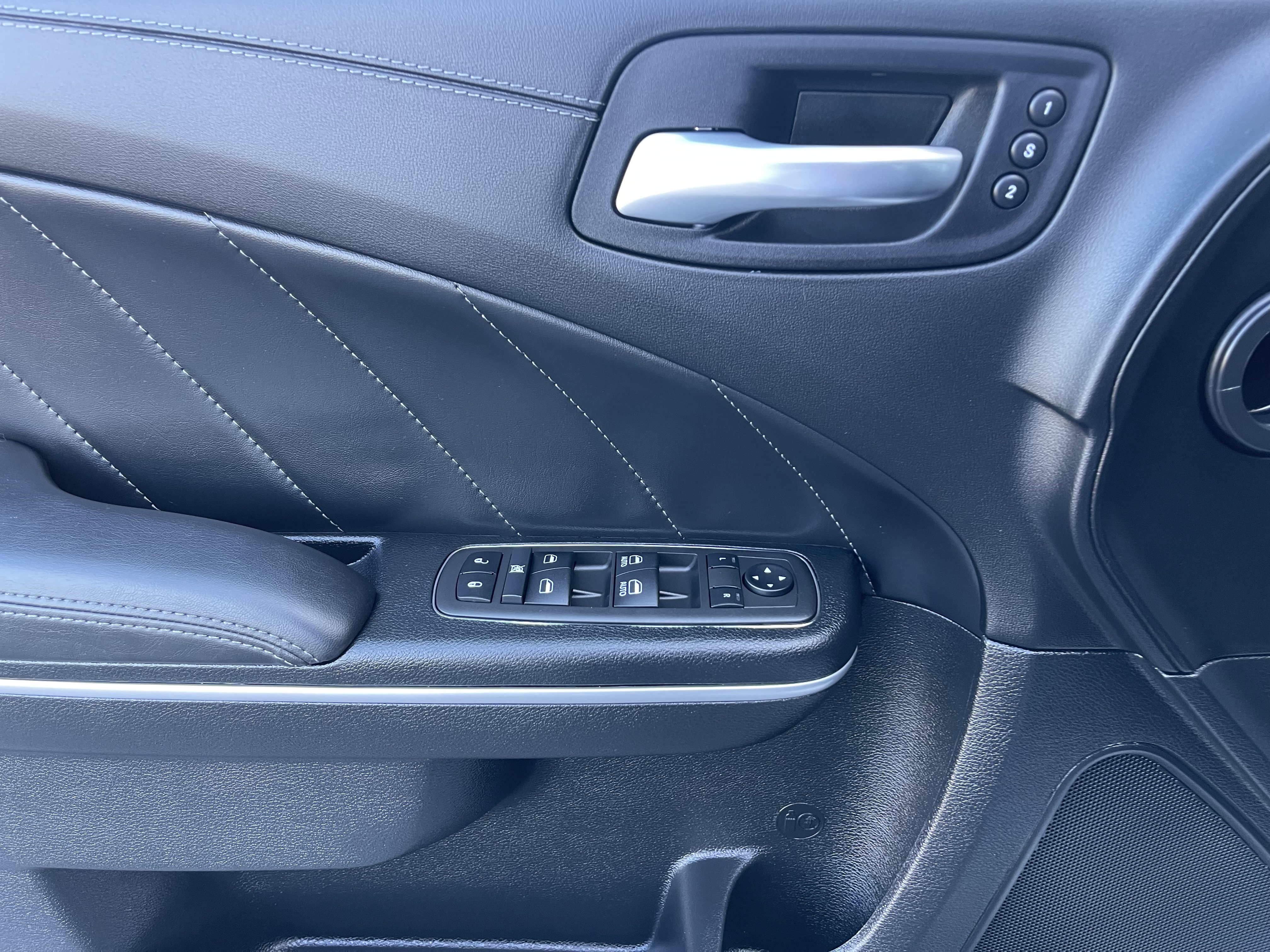 Used 2022 Dodge Charger R/T w/ Plus Group image 12