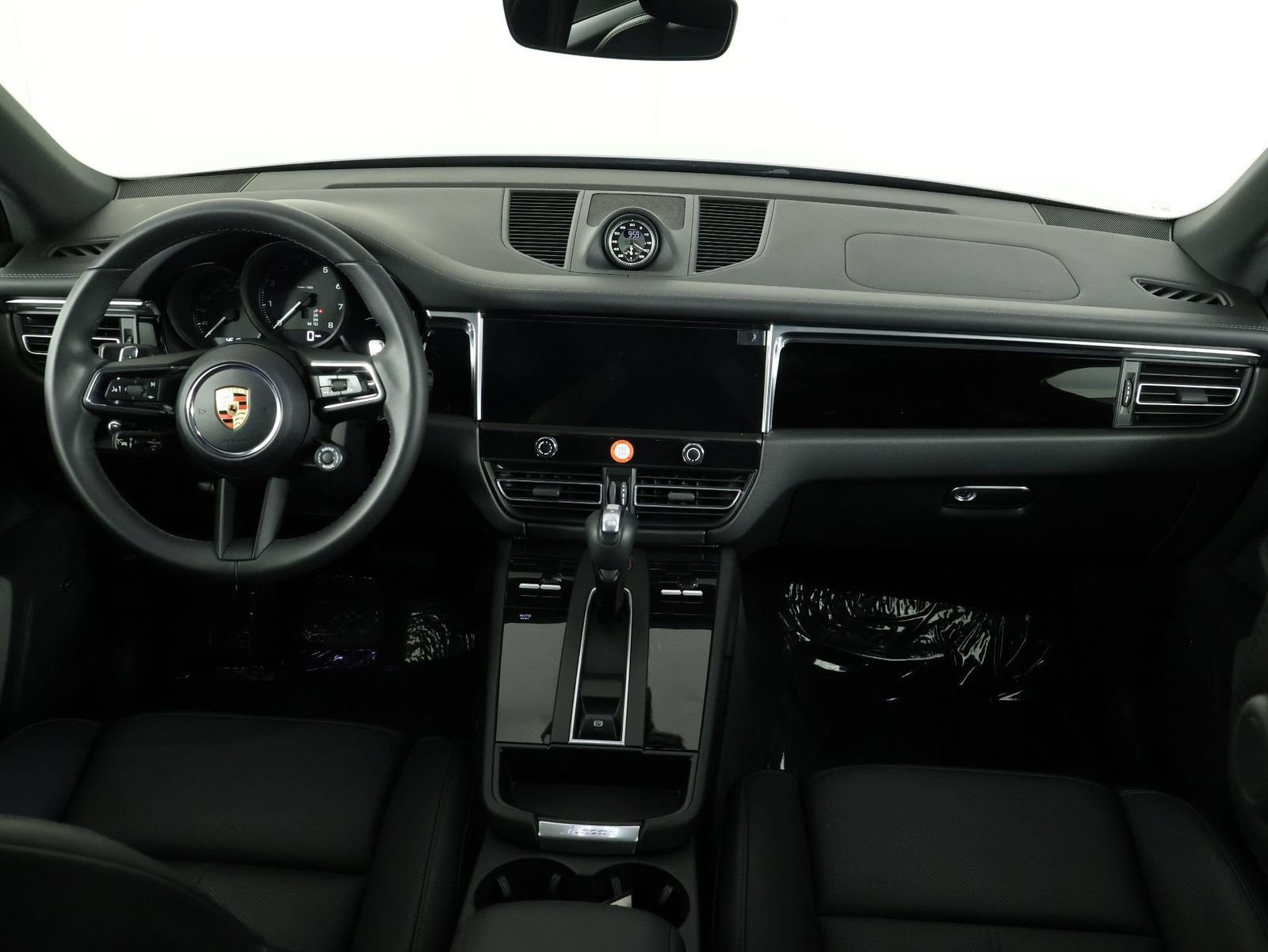 Certified 2026 Porsche Macan AWD/4WD image 11