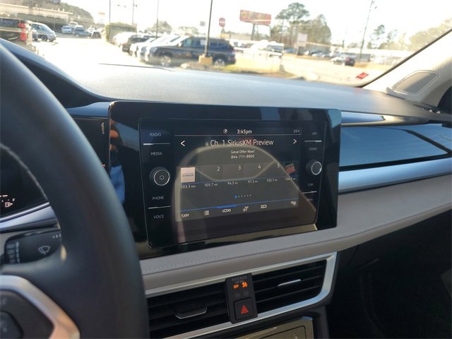 Used 2025 Volkswagen Taos SE image 19