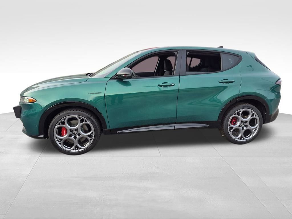 New 2025 Alfa Romeo Tonale w/ Premium Package AWD/4WD image 3