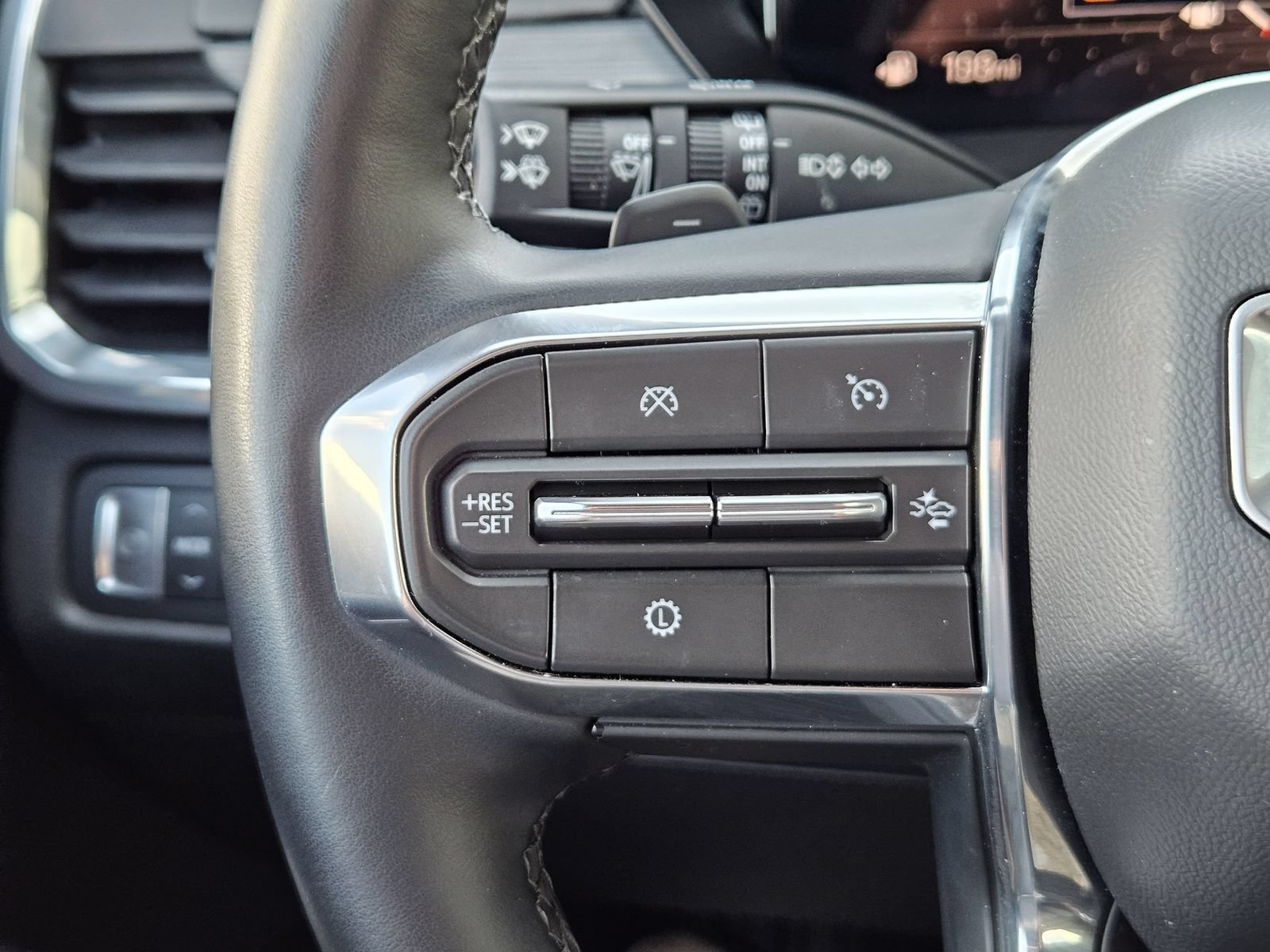 Certified 2025 GMC Acadia Elevation FWD image 25