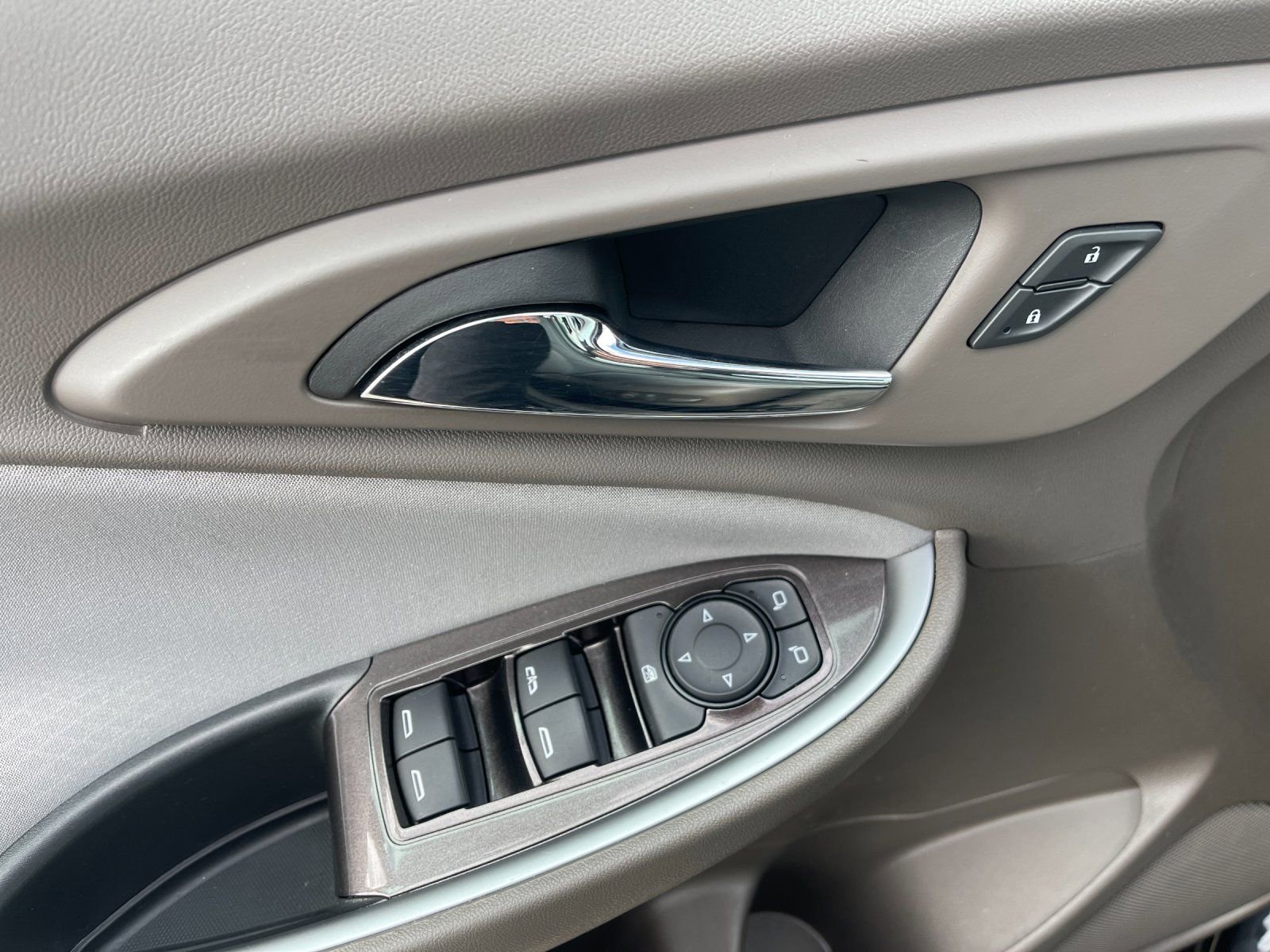 Used 2025 Chevrolet Malibu LT image 13