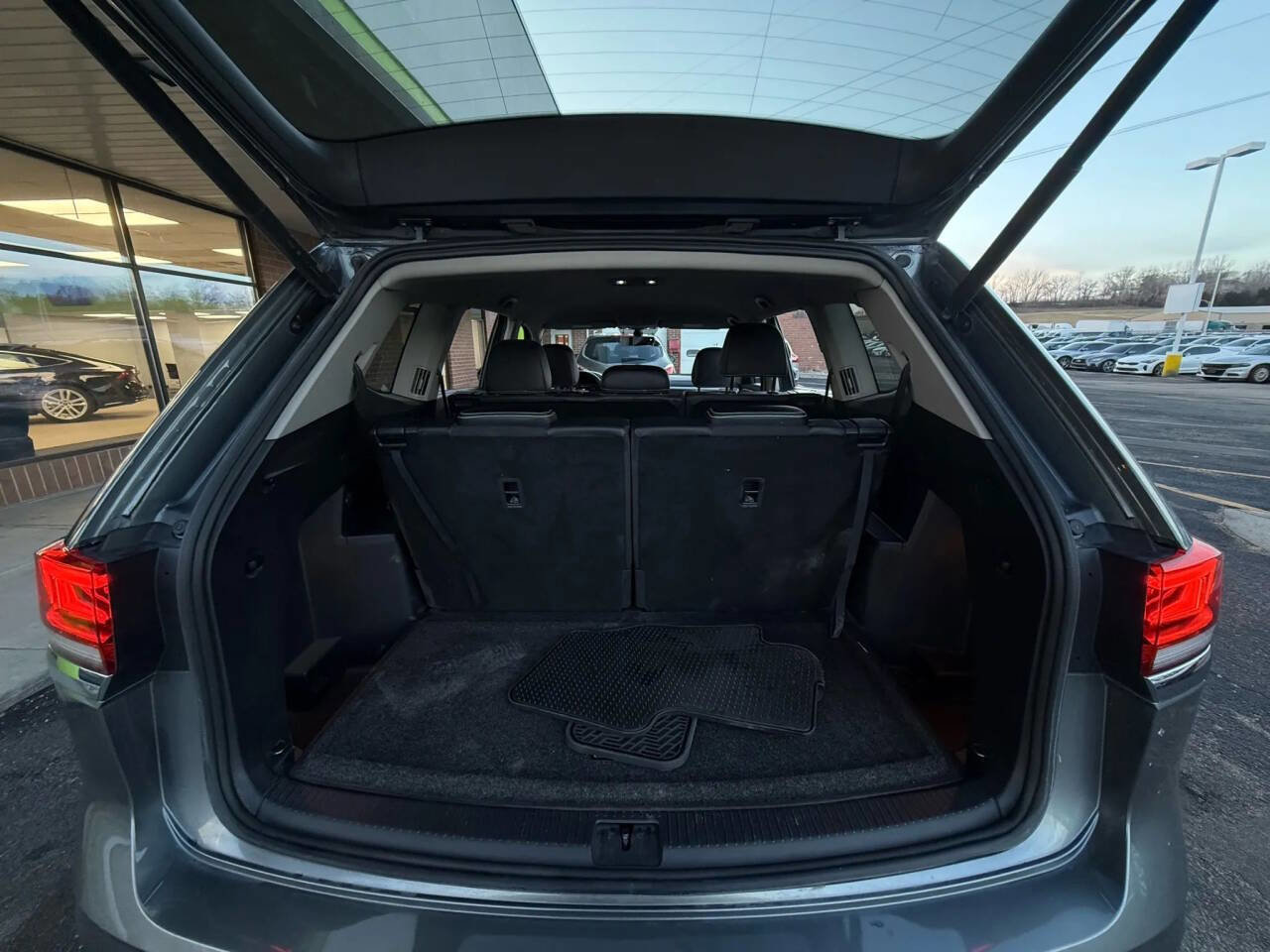 Used 2023 Volkswagen Atlas SE image 23