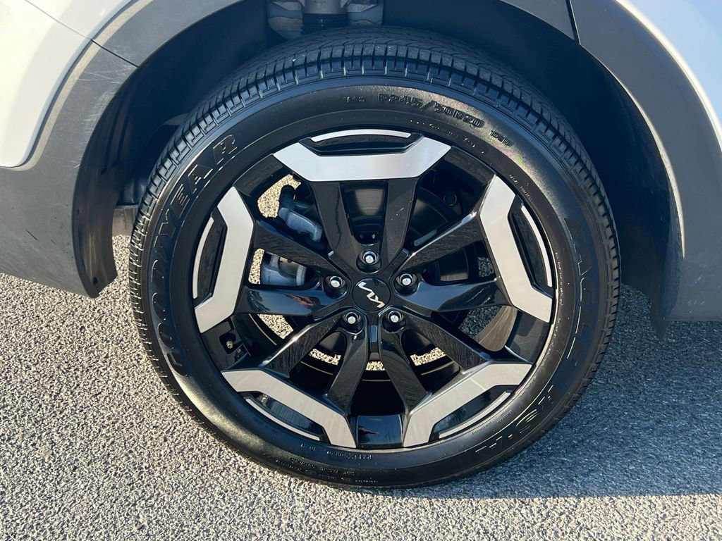 Used 2025 Kia Telluride S image 16