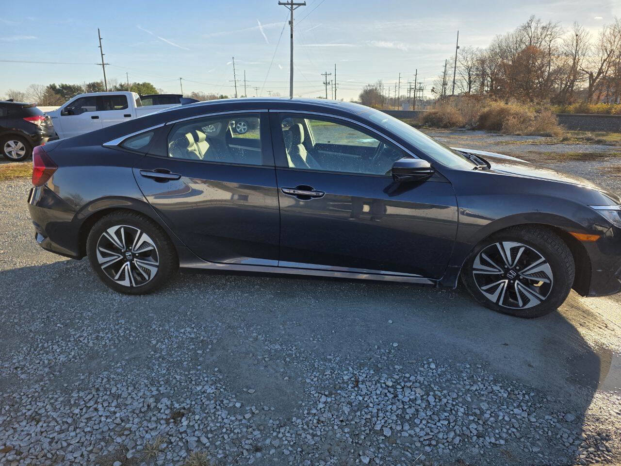 Used 2017 Honda Civic EX-L image 9
