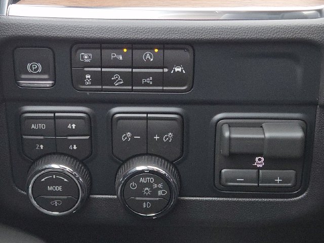 New 2026 Chevrolet Suburban High Country AWD/4WD image 14