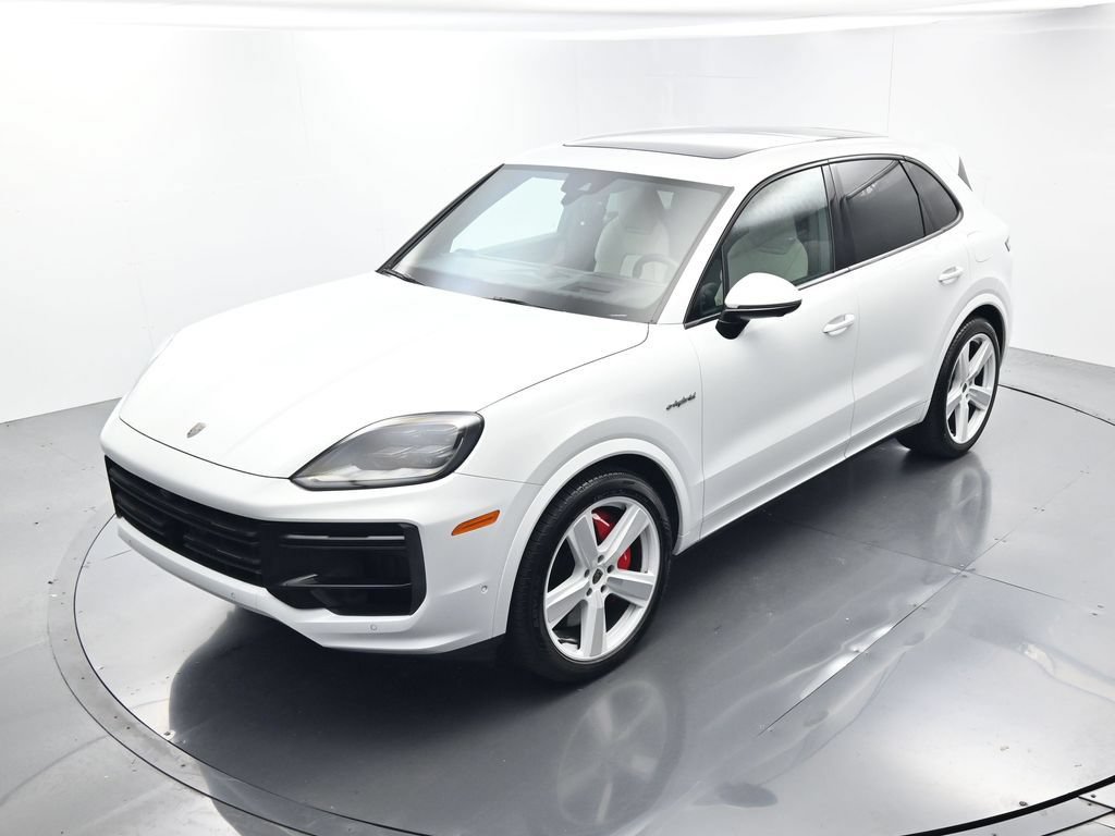 Certified 2025 Porsche Cayenne Turbo AWD/4WD image 35