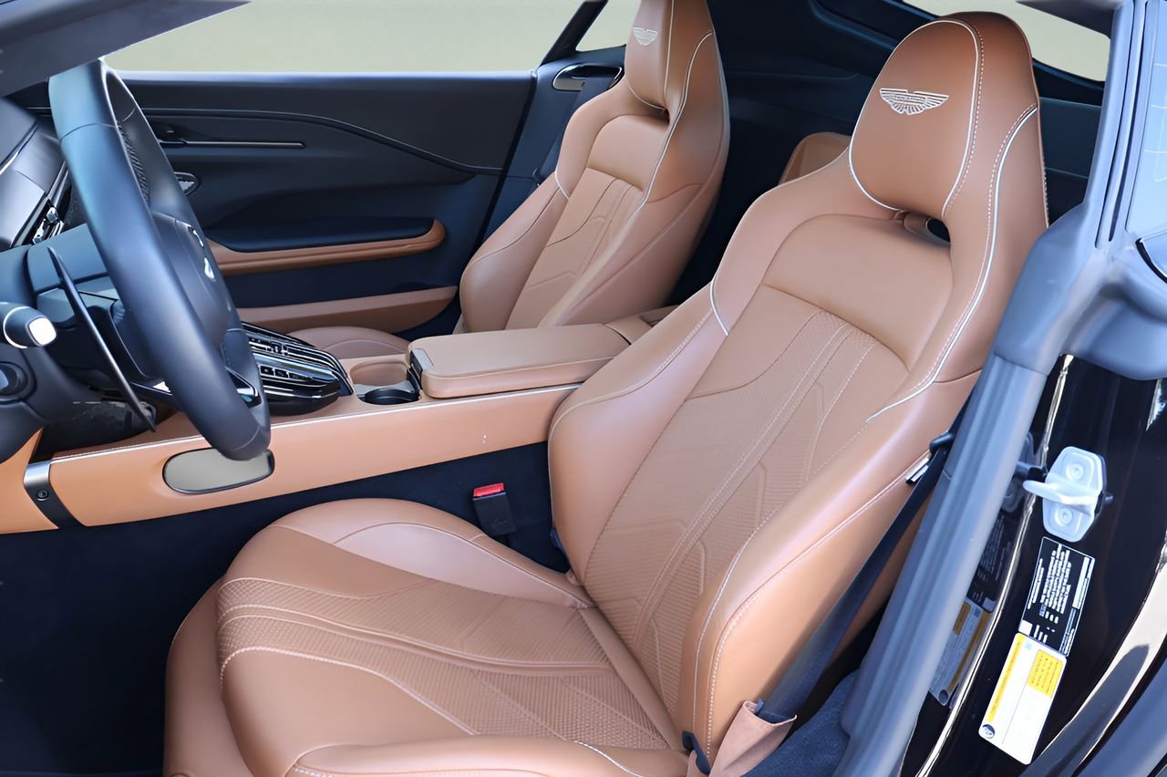 Used 2025 Aston Martin V8 Vantage Coupe RWD image 11