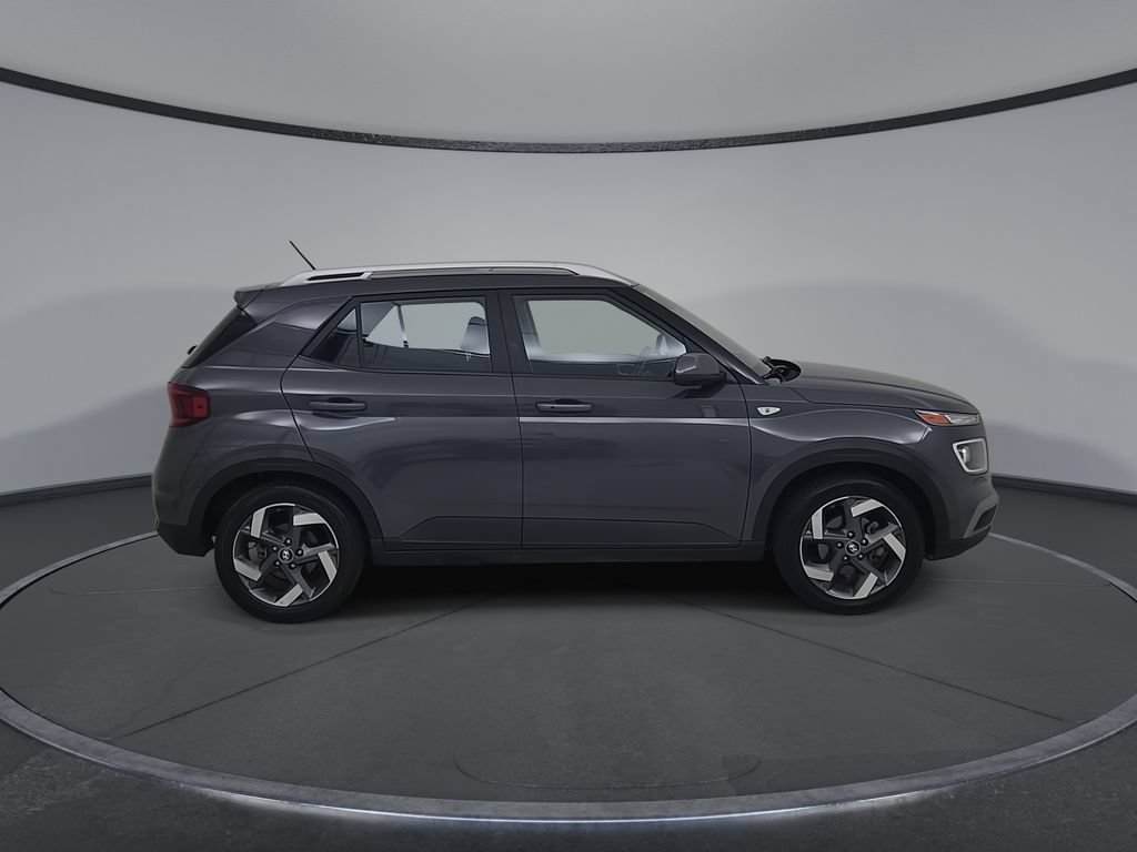 Used 2025 Hyundai Venue SEL FWD image 18
