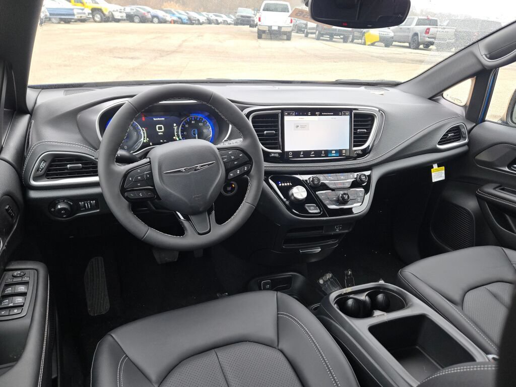 New 2026 Chrysler Pacifica Select w/ S Appearance Package AWD/4WD video 2