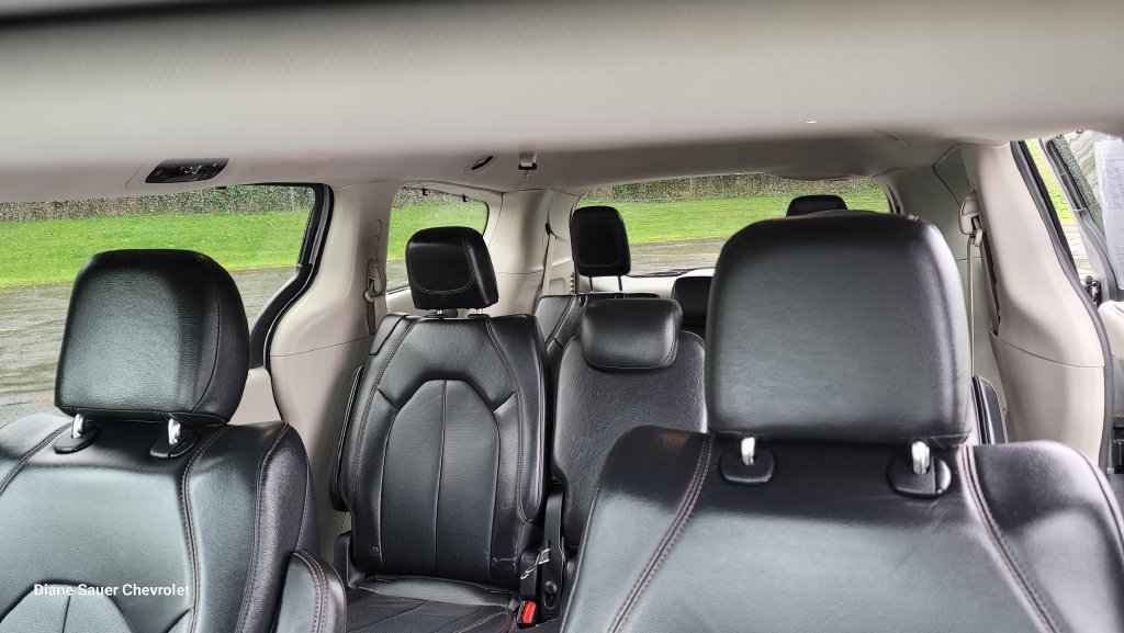 Used 2018 Chrysler Pacifica Touring-L FWD image 25