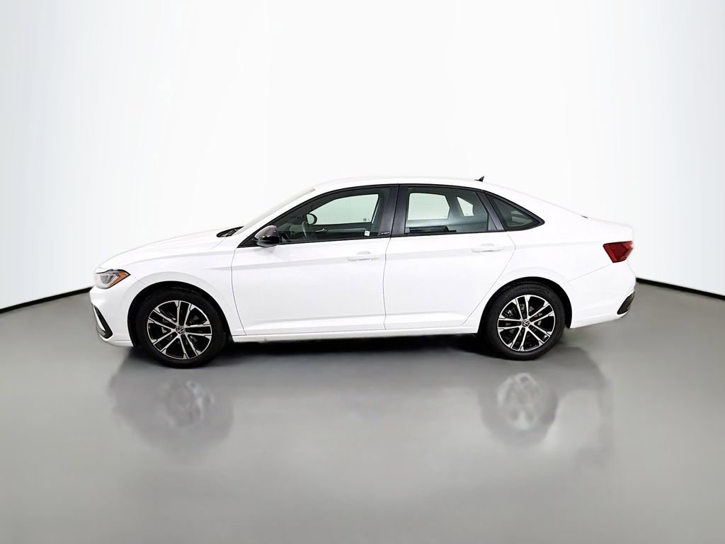 Used 2025 Volkswagen Jetta Sport image 4