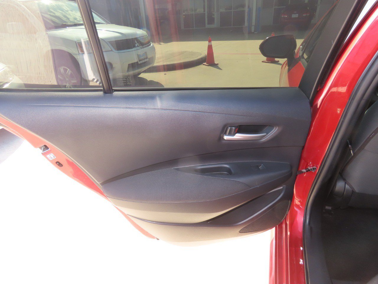 Used 2020 Toyota Corolla LE FWD image 18