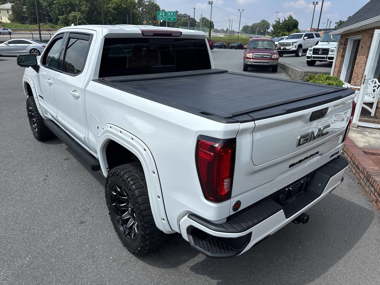 Used 2022 GMC Sierra 1500 AT4 w/ AT4 Preferred Package image 17