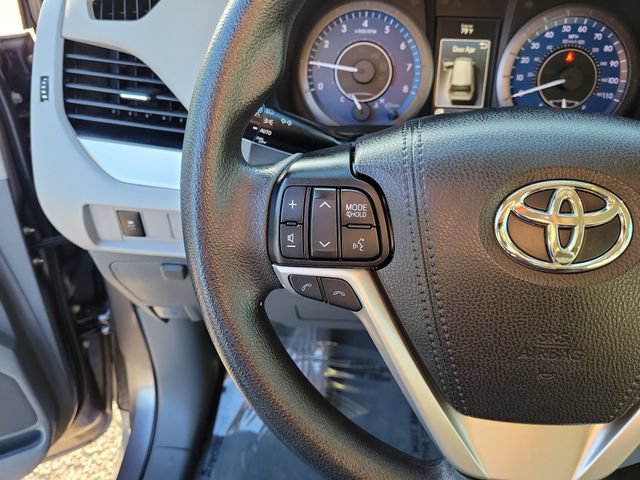Used 2020 Toyota Sienna LE FWD image 22