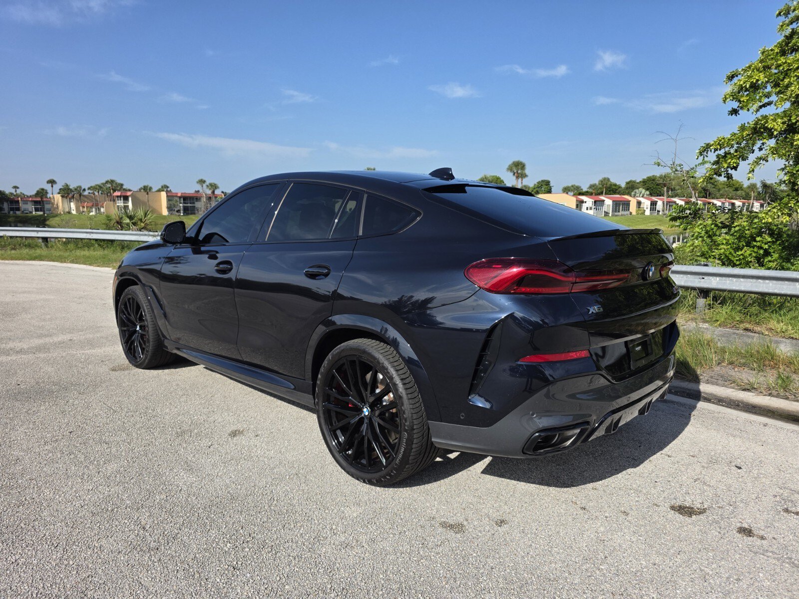 Used 2023 BMW X6 M50i w/ Executive Package AWD/4WD image 2