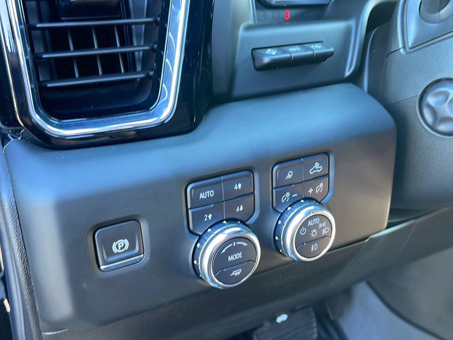Used 2024 GMC Sierra 1500 Denali Ultimate AWD/4WD image 17