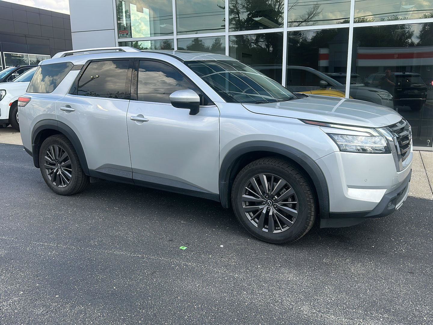 Used 2022 Nissan Pathfinder SL w/ SL Premium Package AWD/4WD image 1