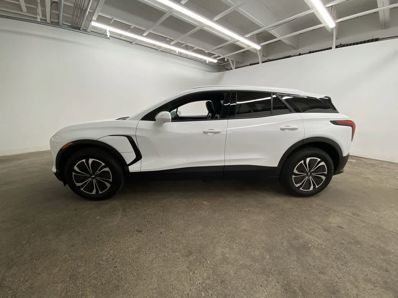 Used 2024 Chevrolet Blazer EV LT AWD/4WD image 3