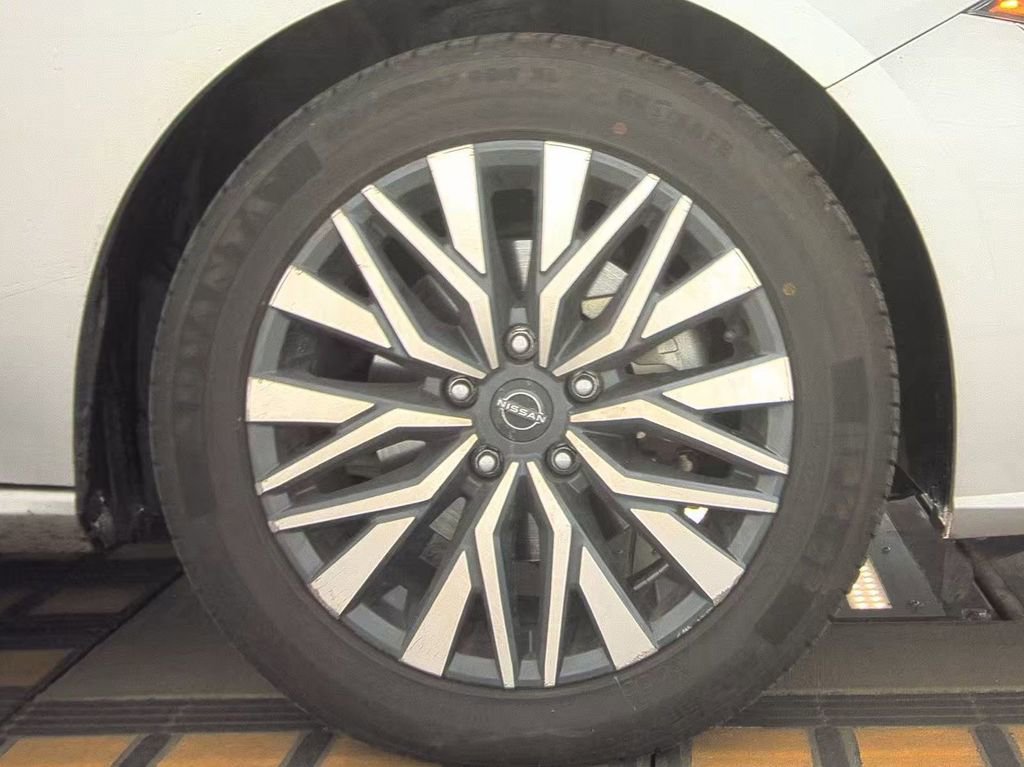Used 2024 Nissan Altima 2.5 SV image 11