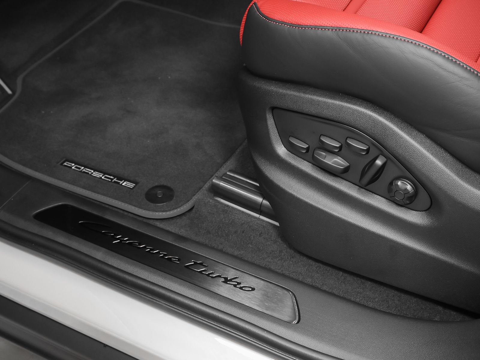 New 2026 Porsche Cayenne Turbo AWD/4WD image 34