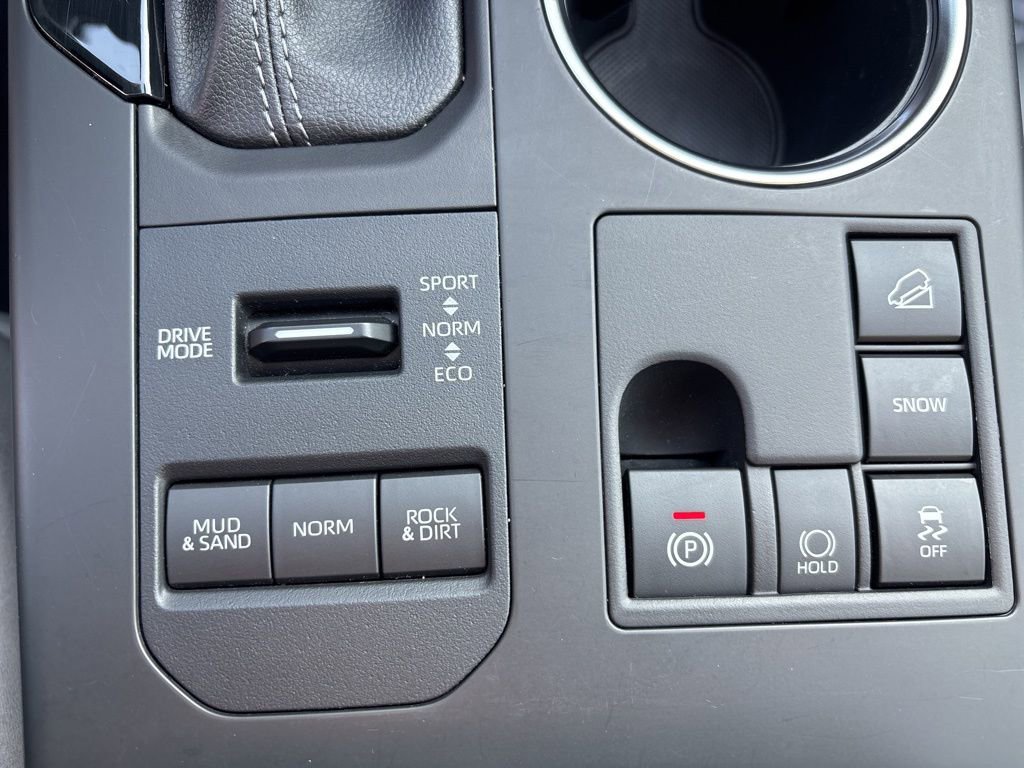 Used 2023 Toyota Highlander XLE image 24