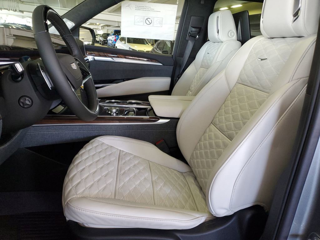 New 2026 Cadillac Escalade ESV Platinum Sport w/ LPO, ONYX Package image 17