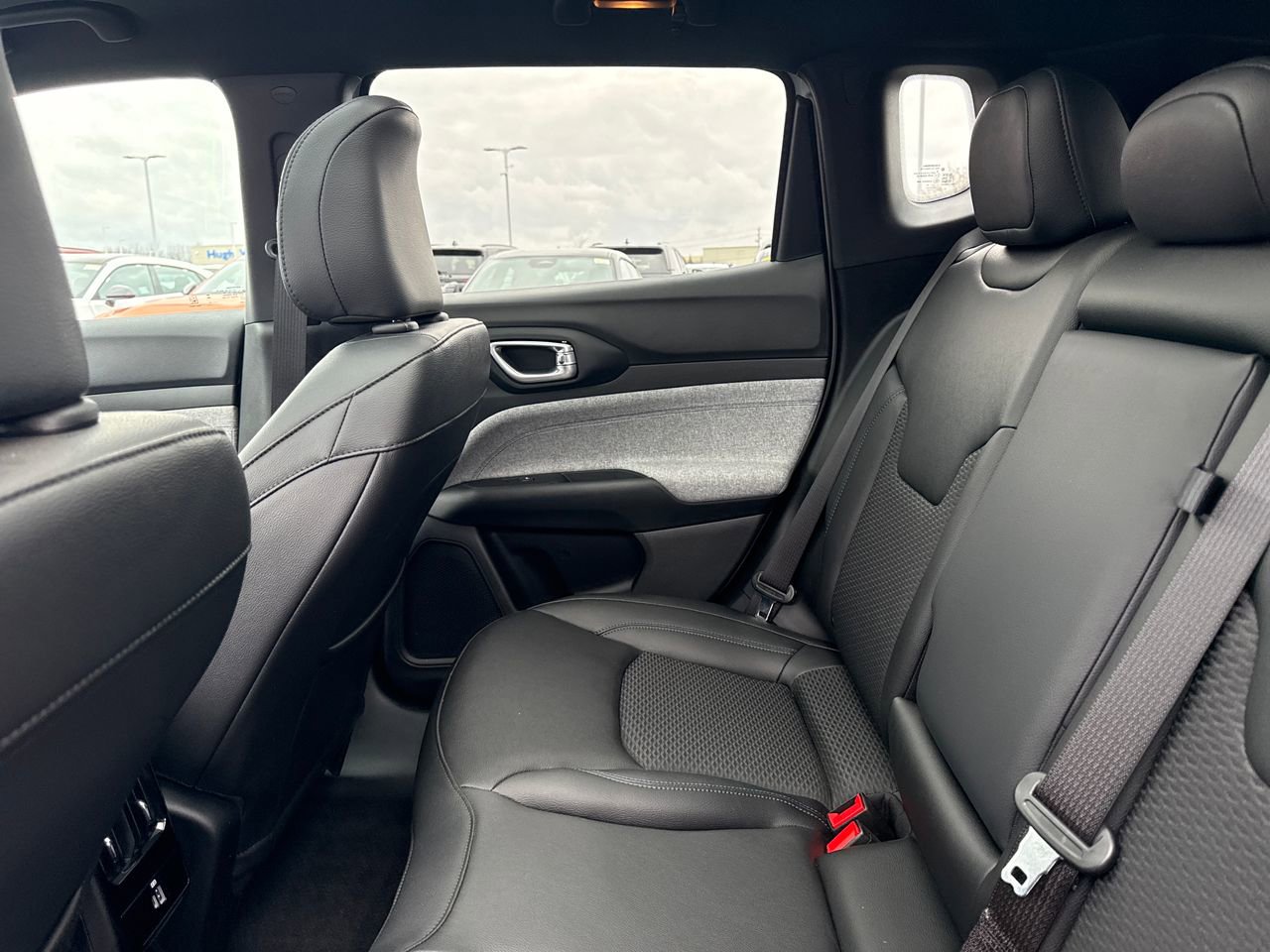 Used 2024 Jeep Compass Latitude w/ Sun and Sound Group image 16