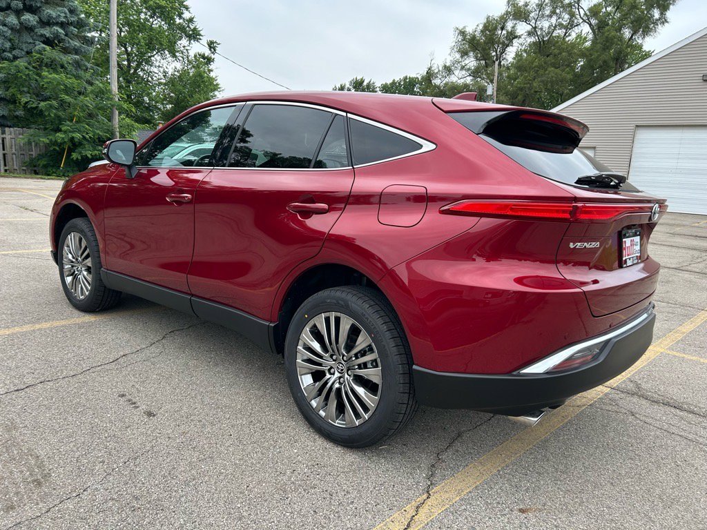 Used 2023 Toyota Venza Limited image 5