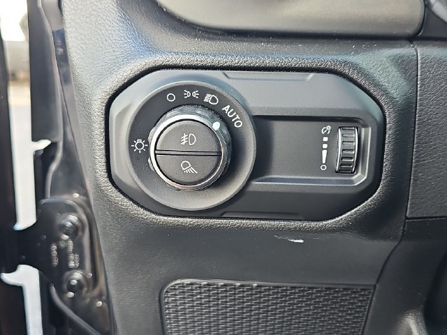 Used 2023 Jeep Gladiator Overland AWD/4WD image 29
