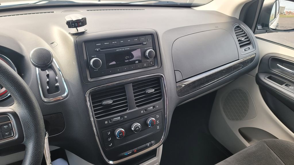 Used 2016 Dodge Grand Caravan American Value Package image 21