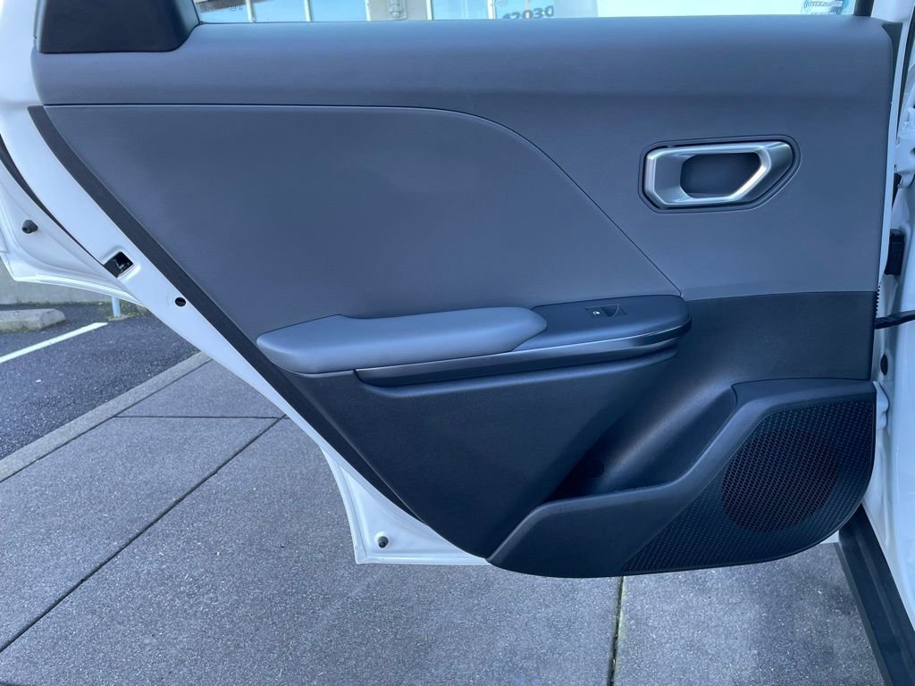 Used 2025 Kia K4 LX image 13