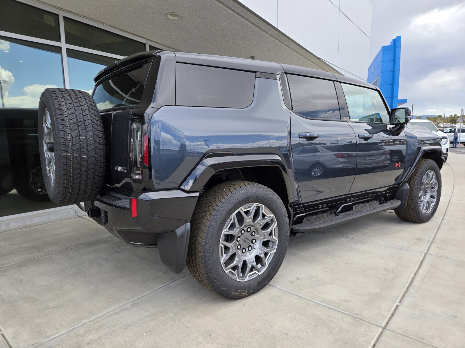 New 2025 GMC Hummer EV 2X w/ LPO, Sport Package image 4