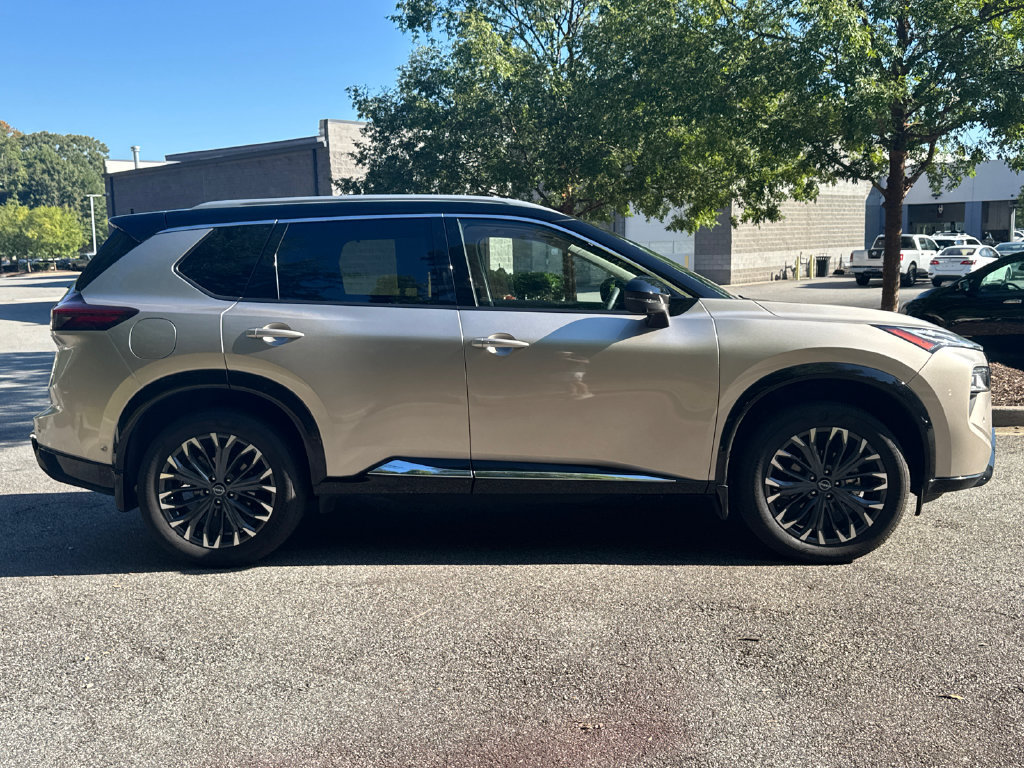 Certified 2024 Nissan Rogue Platinum w/ Platinum Premium Package FWD image 4