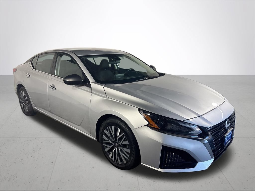 Used 2024 Nissan Altima 2.5 SV FWD image 4