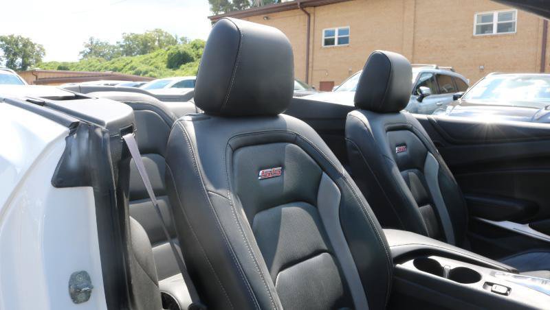 Used 2020 Chevrolet Camaro SS RWD image 23