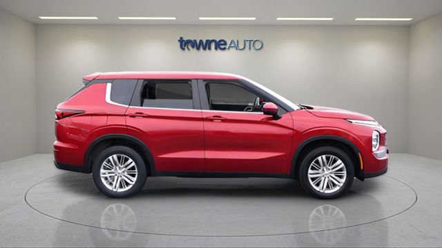 Used 2024 Mitsubishi Outlander ES image 8