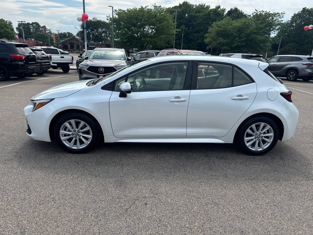 Used 2025 Toyota Corolla Hatchback FWD image 4