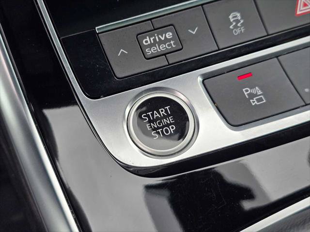 Used 2023 Audi Q7 2.0T Premium w/ Towing Package AWD/4WD image 37
