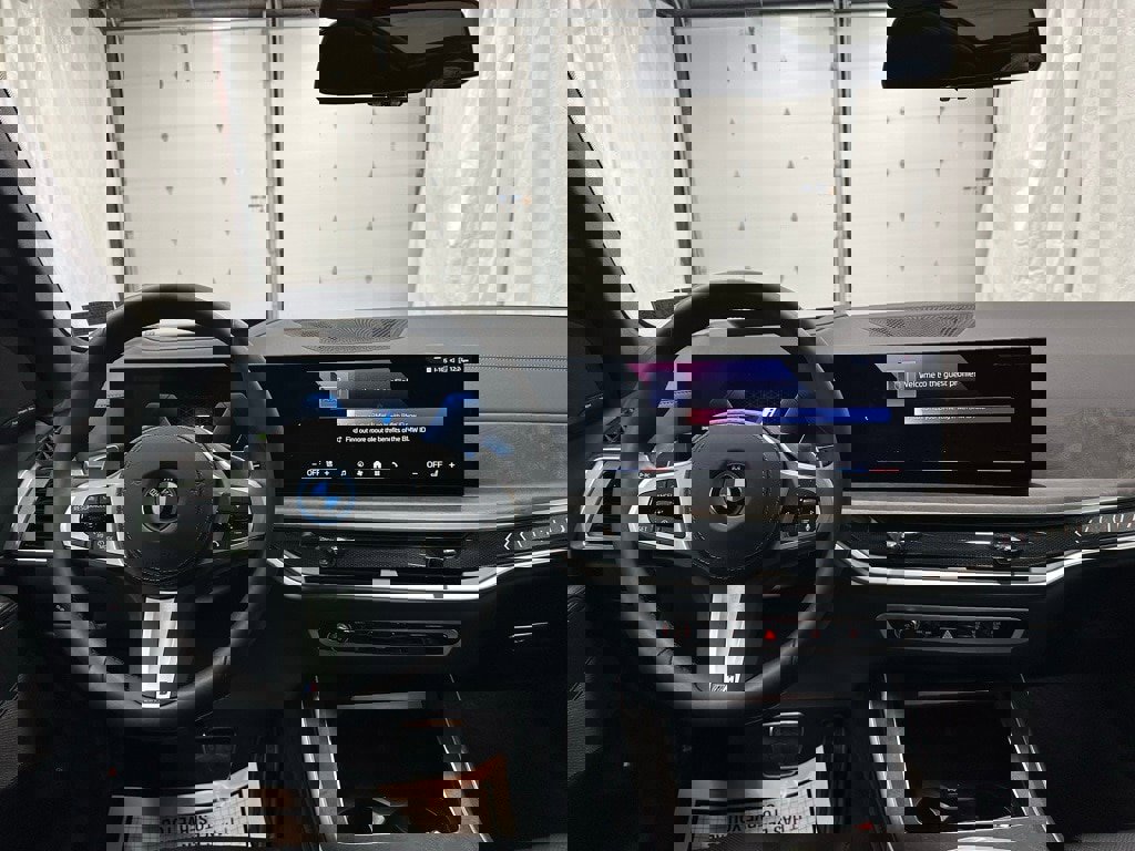 Used 2026 BMW X5 xDrive50e image 16