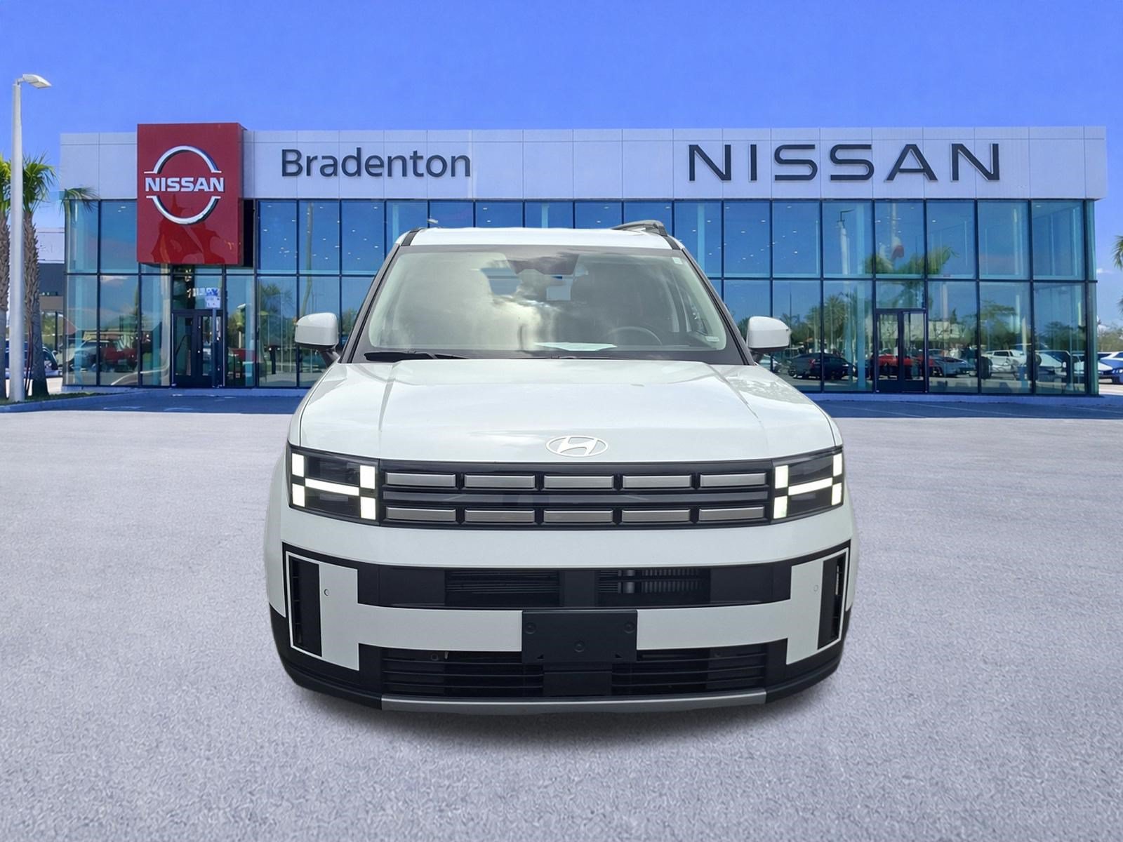 Used 2026 Hyundai Santa Fe SEL FWD image 2