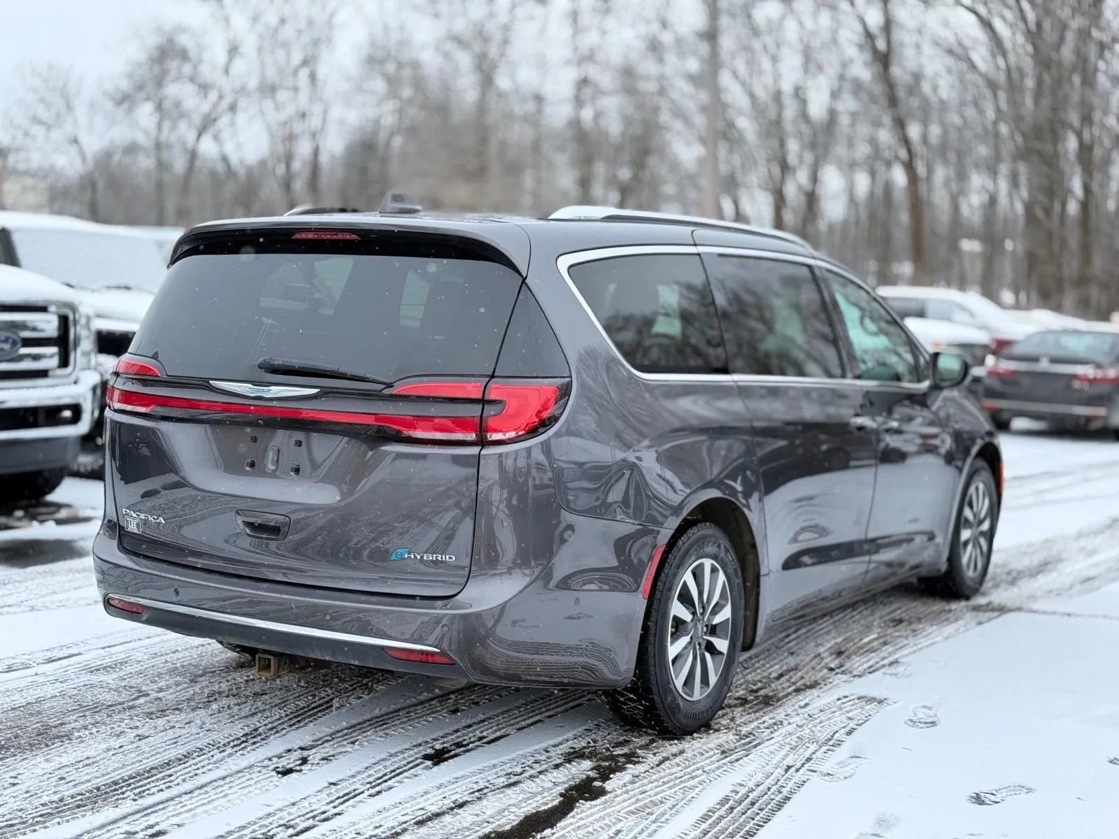 Used 2021 Chrysler Pacifica Touring-L image 5