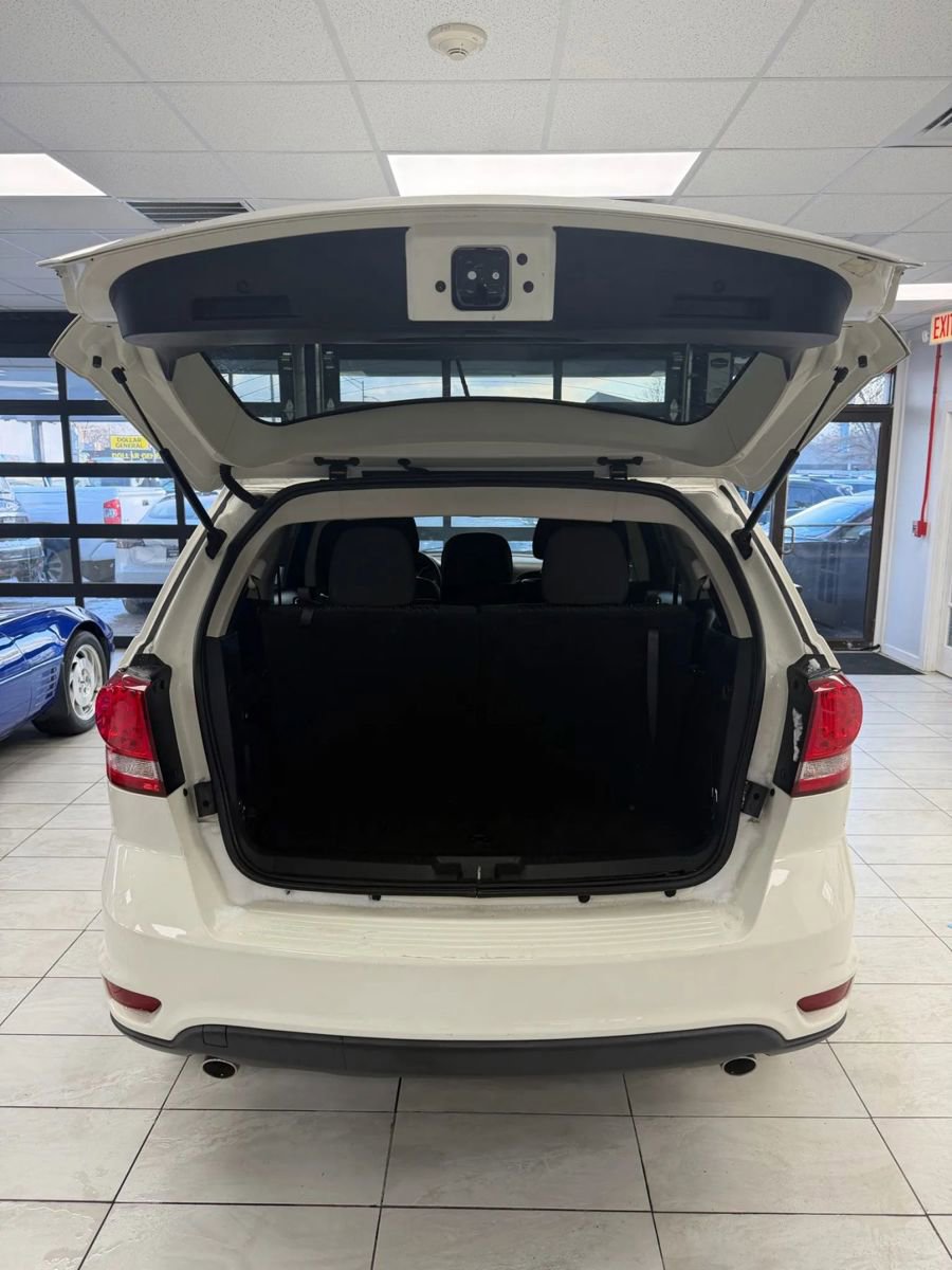 Used 2018 Dodge Journey SXT w/ Blacktop Package image 9