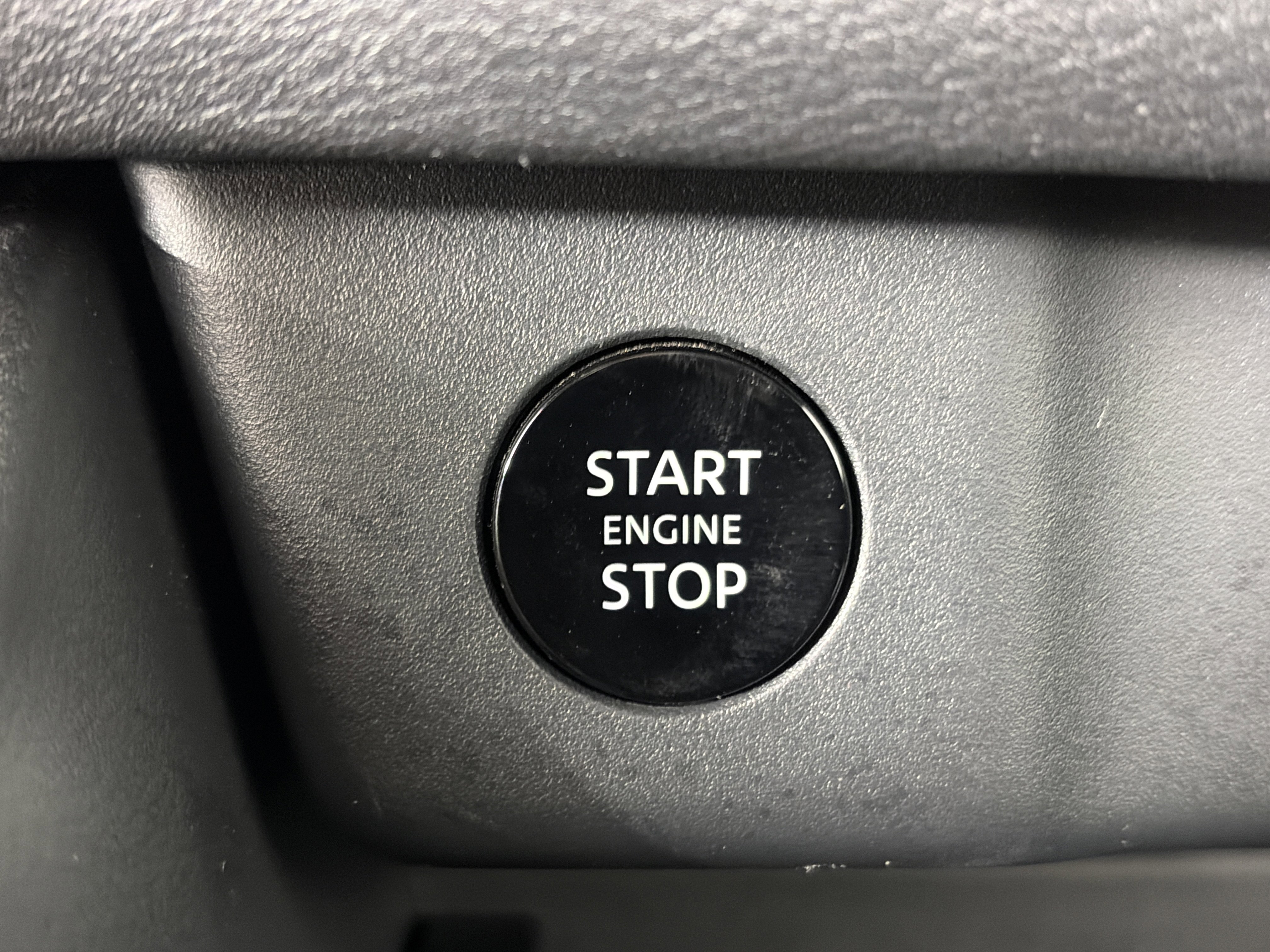 Used 2025 Nissan Rogue SV image 26