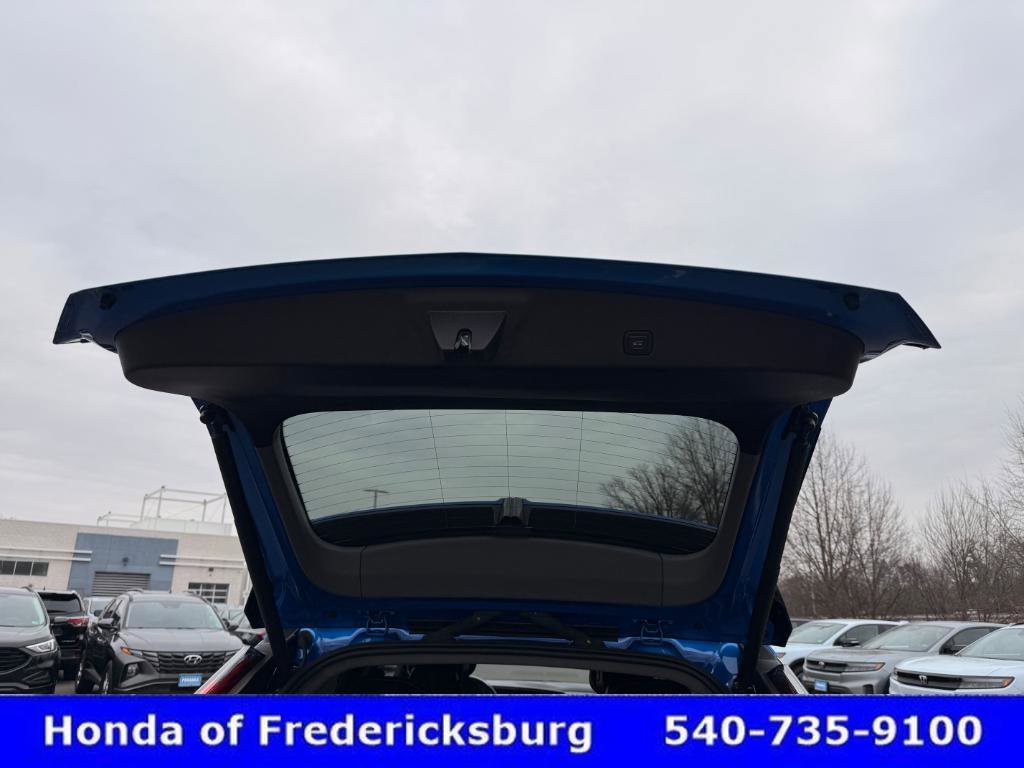 Used 2025 Cadillac Optiq Luxury 1 AWD/4WD image 22